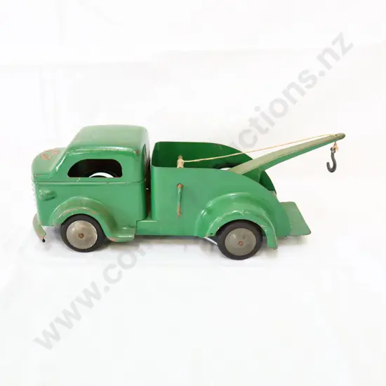 Richmond Scale Model Toys Canada Pressed Steel Tow Truck