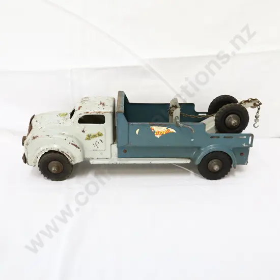 Lincoln Toys Canada Pressed Steel Tow Truck