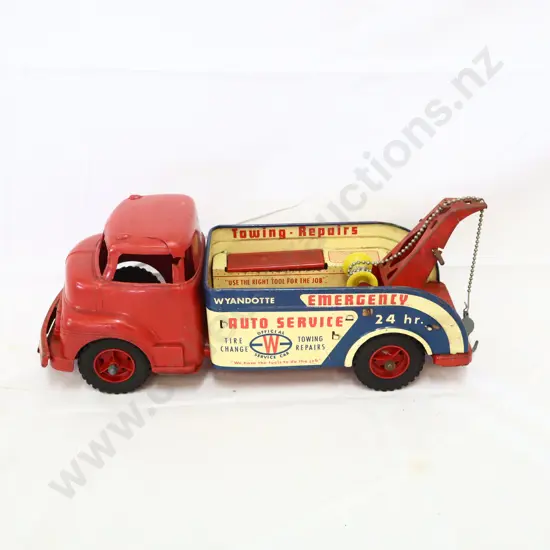 Wyandotte Auto Service Tin and Plastic Tow Truck Toy
