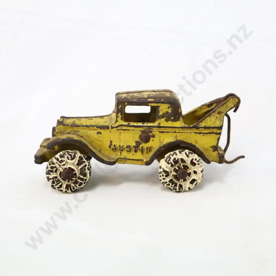 EARLY Austin Cast Iron Tow Truck