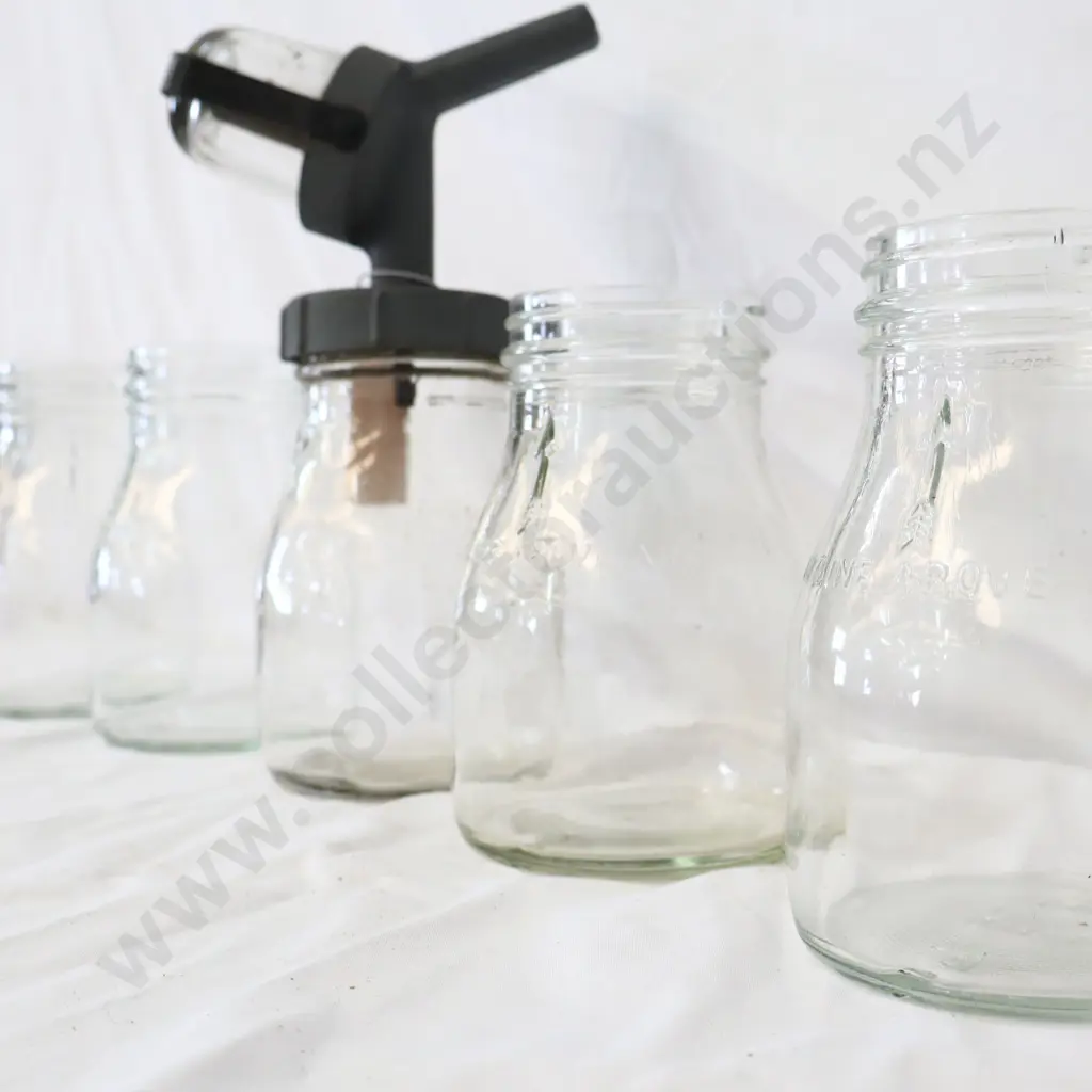 Oil Bottes Pints x 5 Image 1++