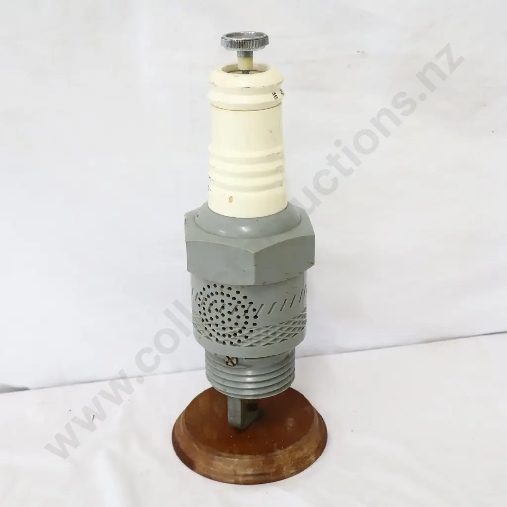 RARE WORKING Champion Spark Plug Radio Image 1++