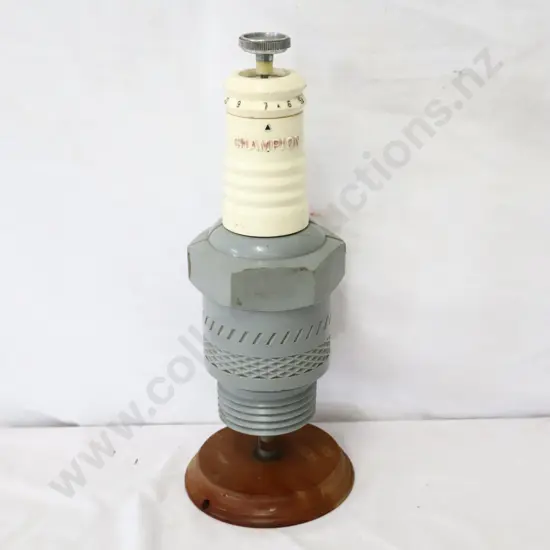 RARE WORKING Champion Spark Plug Radio