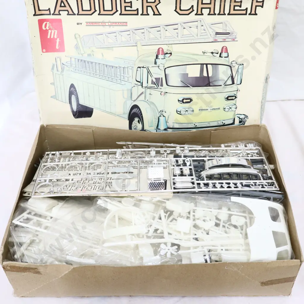 AMT Ladder Chief T598 Model set  Image 1++