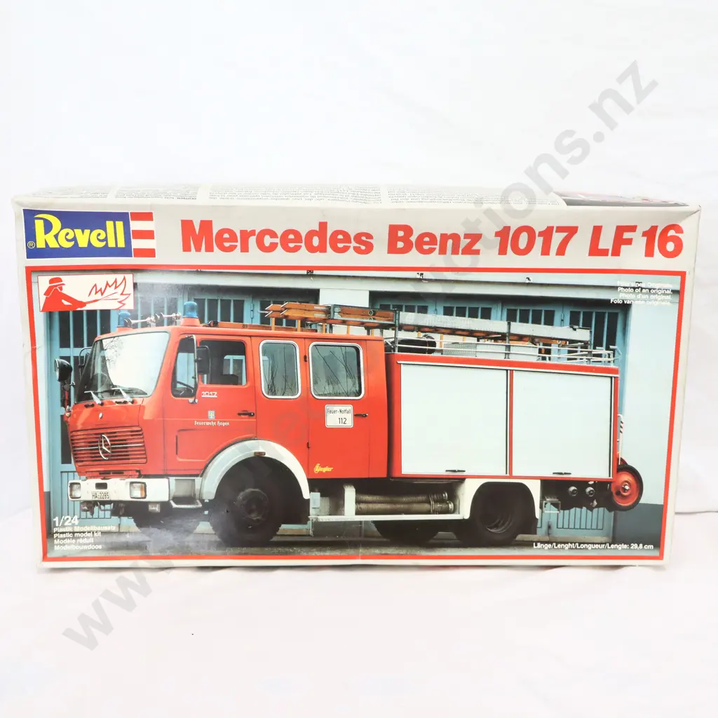 Revell Mercedes Benz 1017 LF 16 Model set  Image 1++