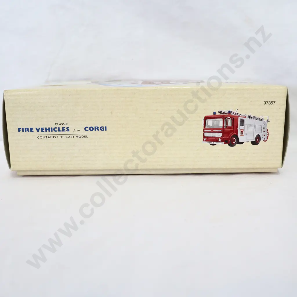 Corgi Classic  AEC Pumper   Hertfordshire 97357 Image 1++