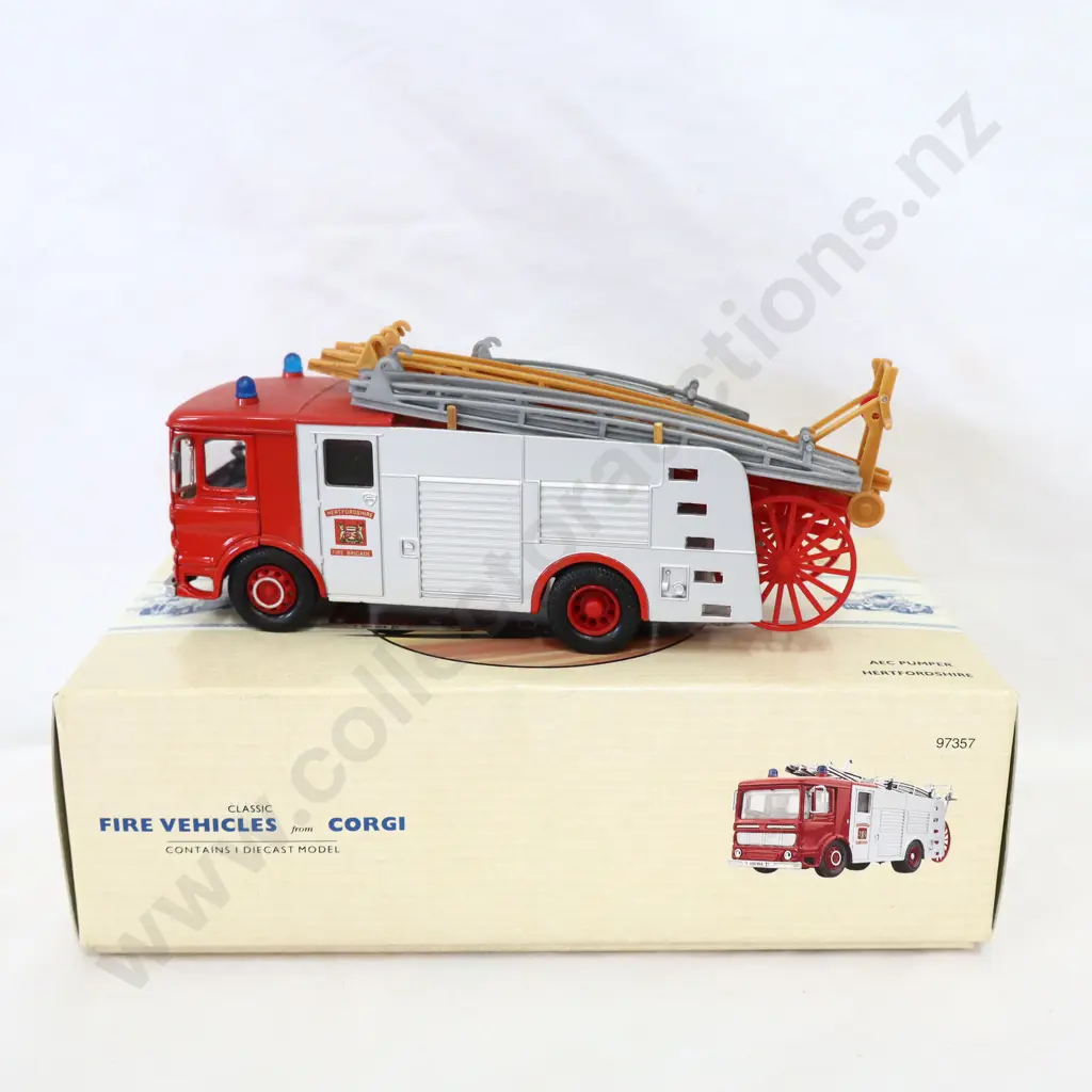 Corgi Classic  AEC Pumper   Hertfordshire 97357 Image 1++