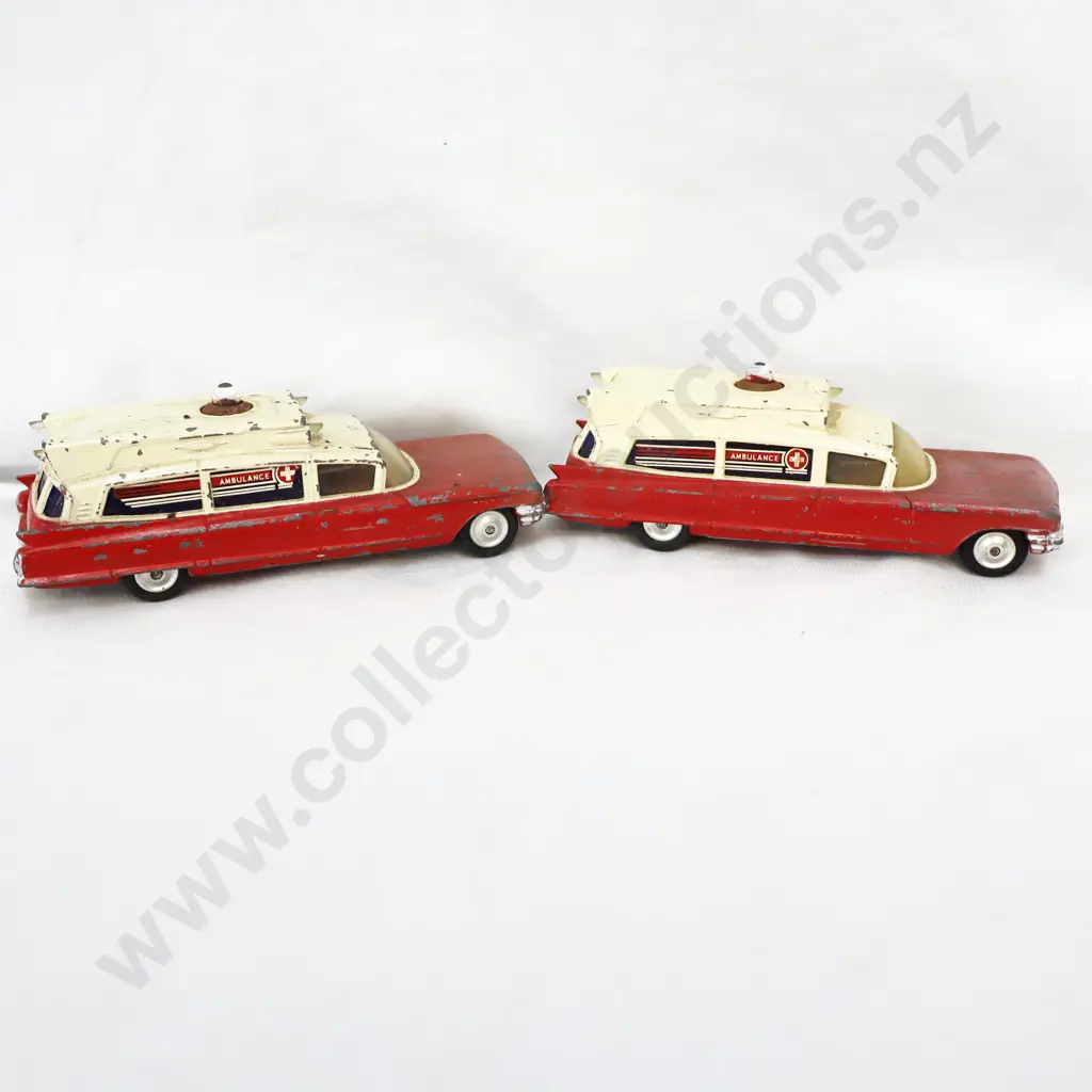 Corgi  superior Ambulance  2 PCE  Image 1++
