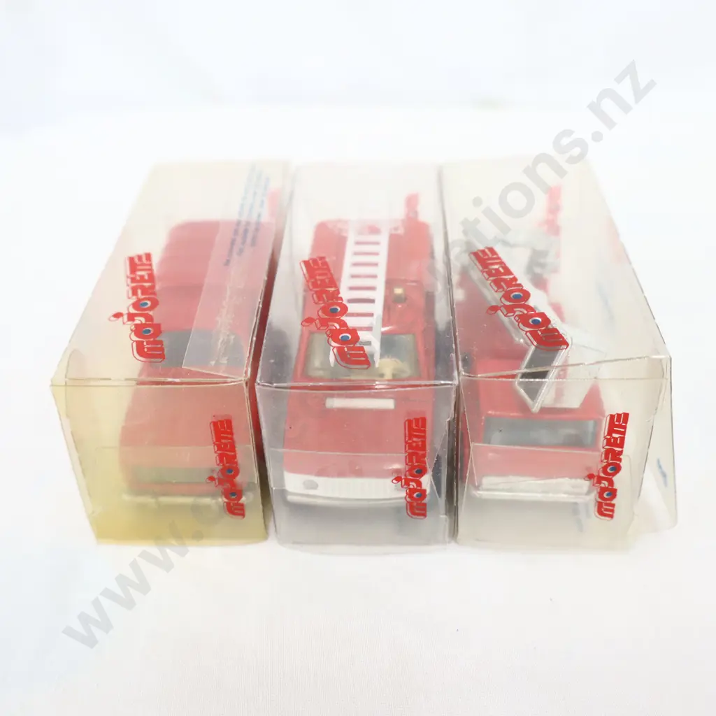 Majorette 3 Pce   Range Rover    Renault 4 L   Fire Engine   Image 1++