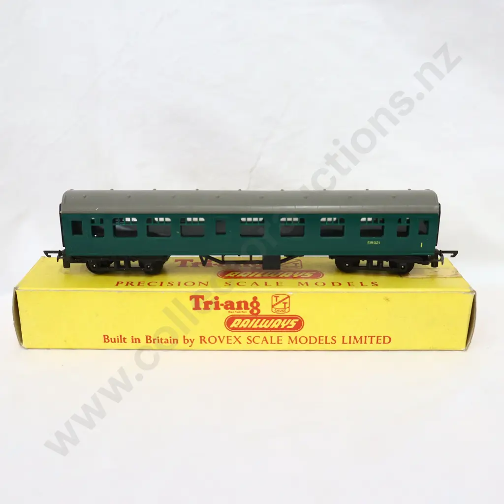 Tri-ang T 152  Composite Coach  Image 1++