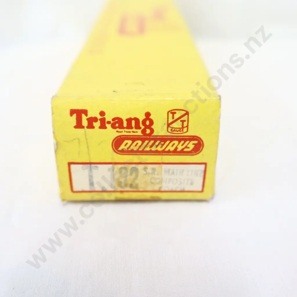 Tri-ang T 152  Composite Coach  Image 1++