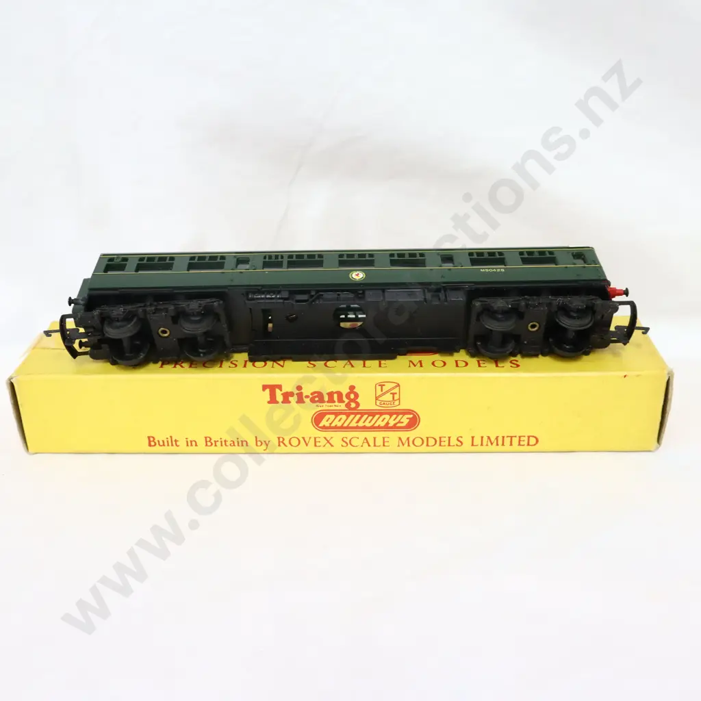Tri-ang T136 Diesel Trailer Car Non Powered  Image 1++