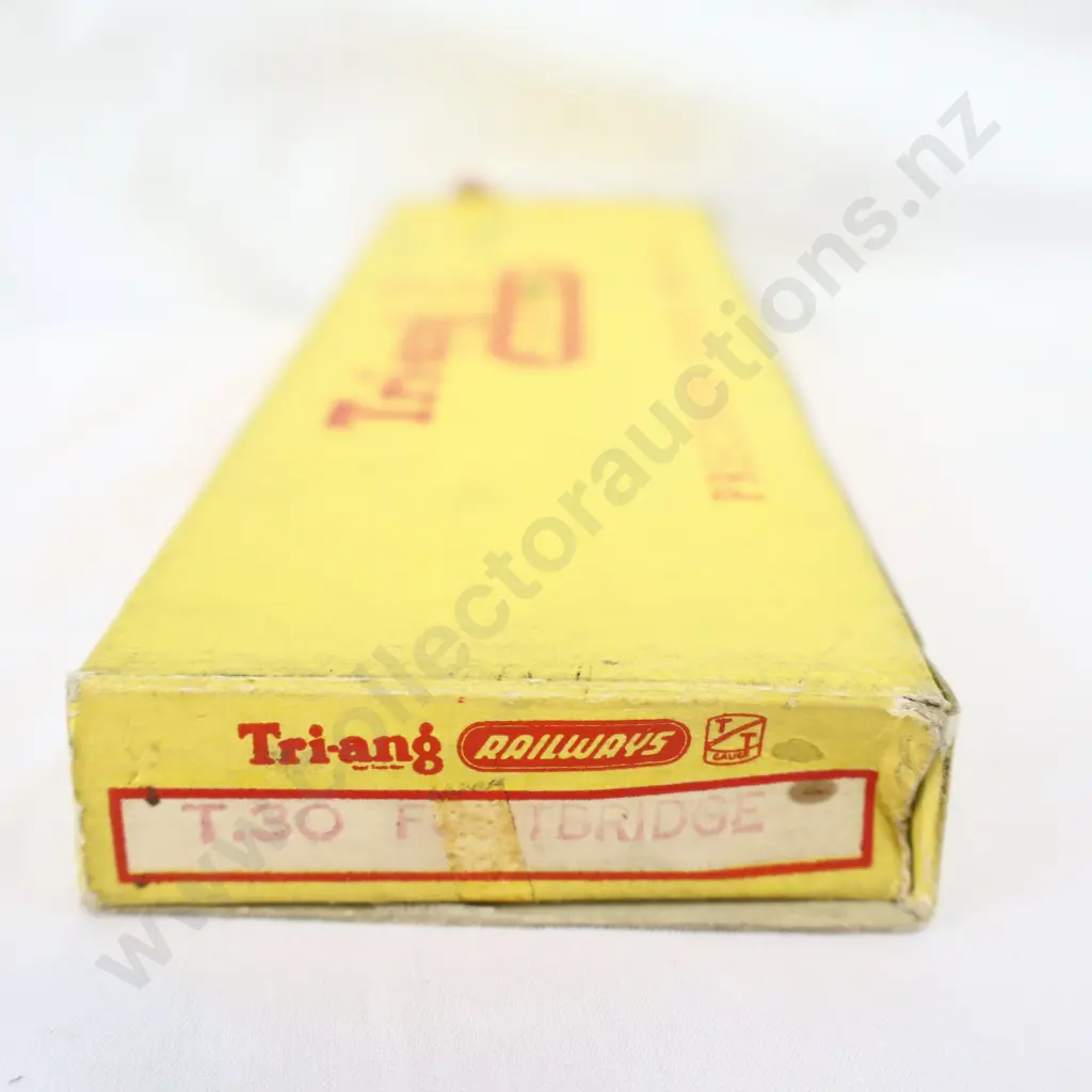 Tri-ang  T30  Foot Bridge  Image 1++