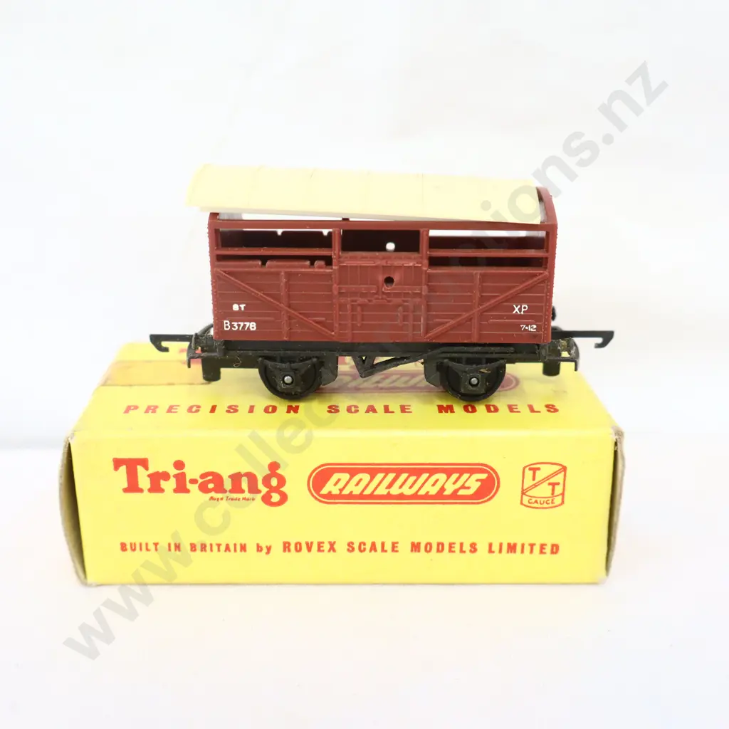 Tri-ang T77 cattle wagon  Image 1++