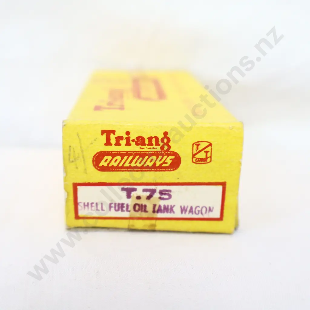 Tri-ang  T75  Shell fuel oil tank wagon  Image 1++