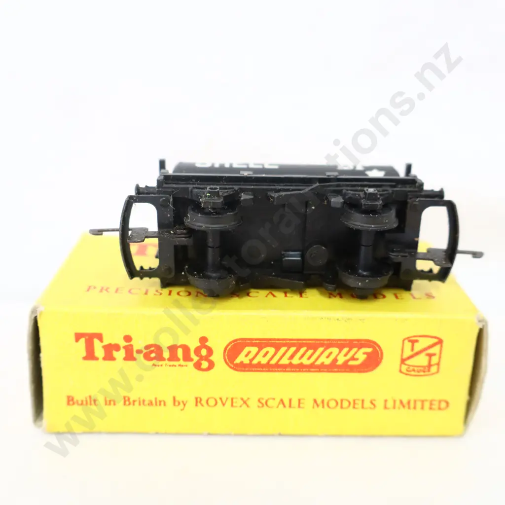 Tri-ang  T75  Shell fuel oil tank wagon  Image 1++