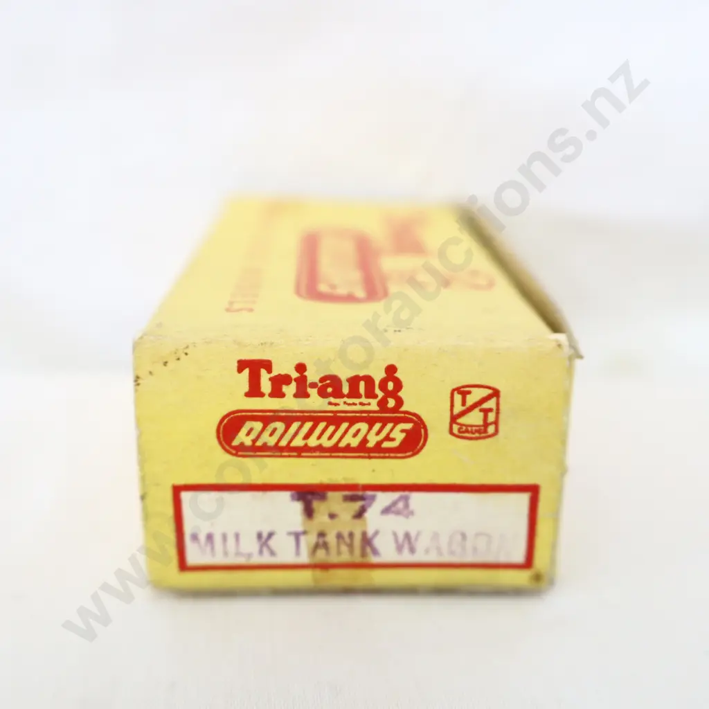 Tri-ang T-74  Milk tank wagon  Image 1++