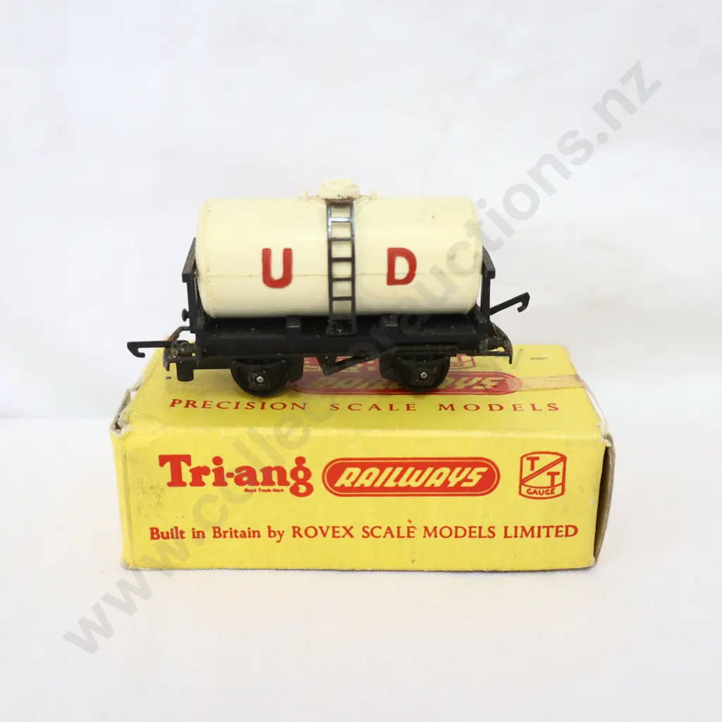 Tri-ang T-74  Milk tank wagon  Image 1++