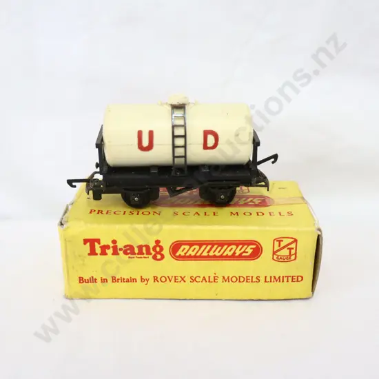 Tri-ang T-74  Milk tank wagon 