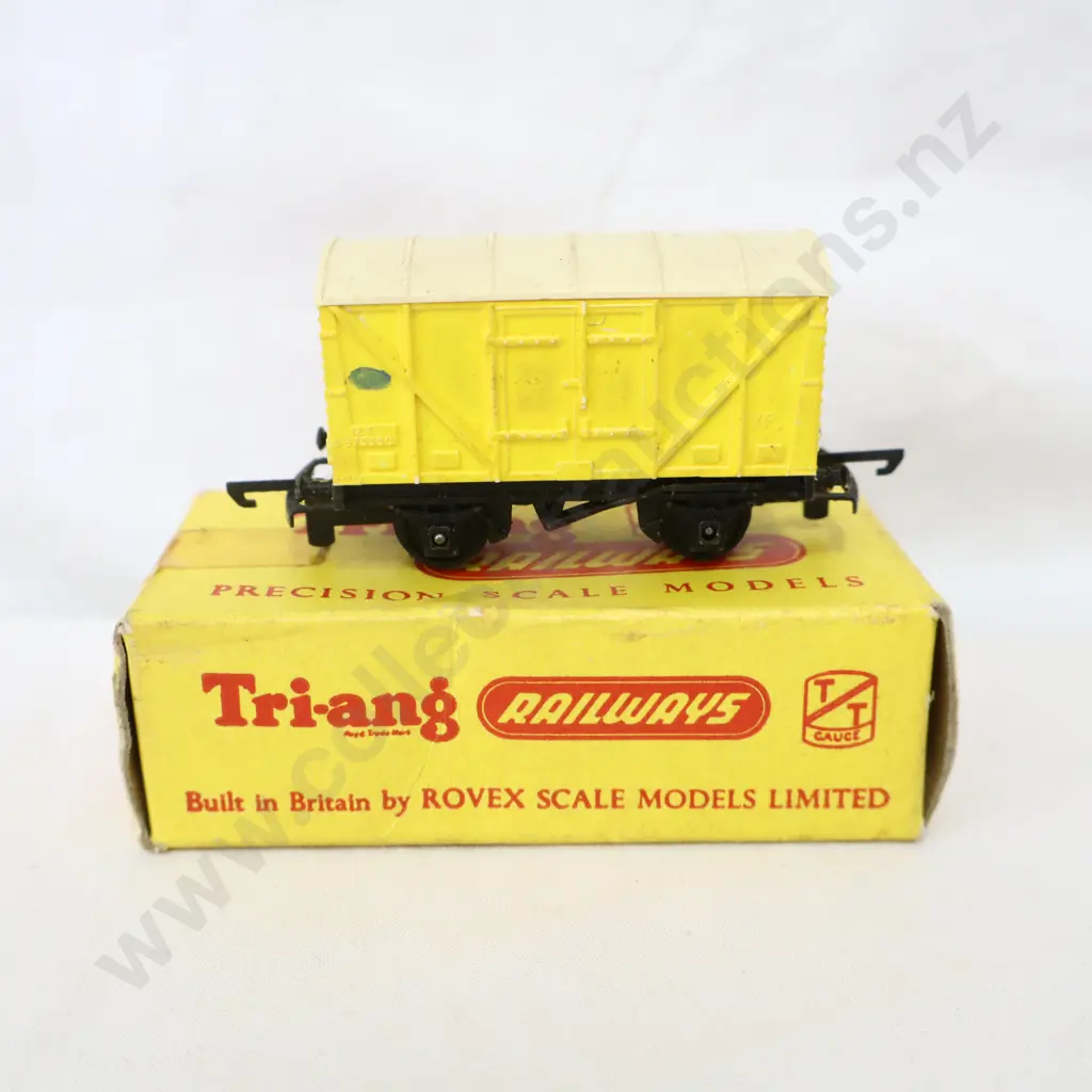 Tri-ang  T175  Meat van   yellow Image 1++