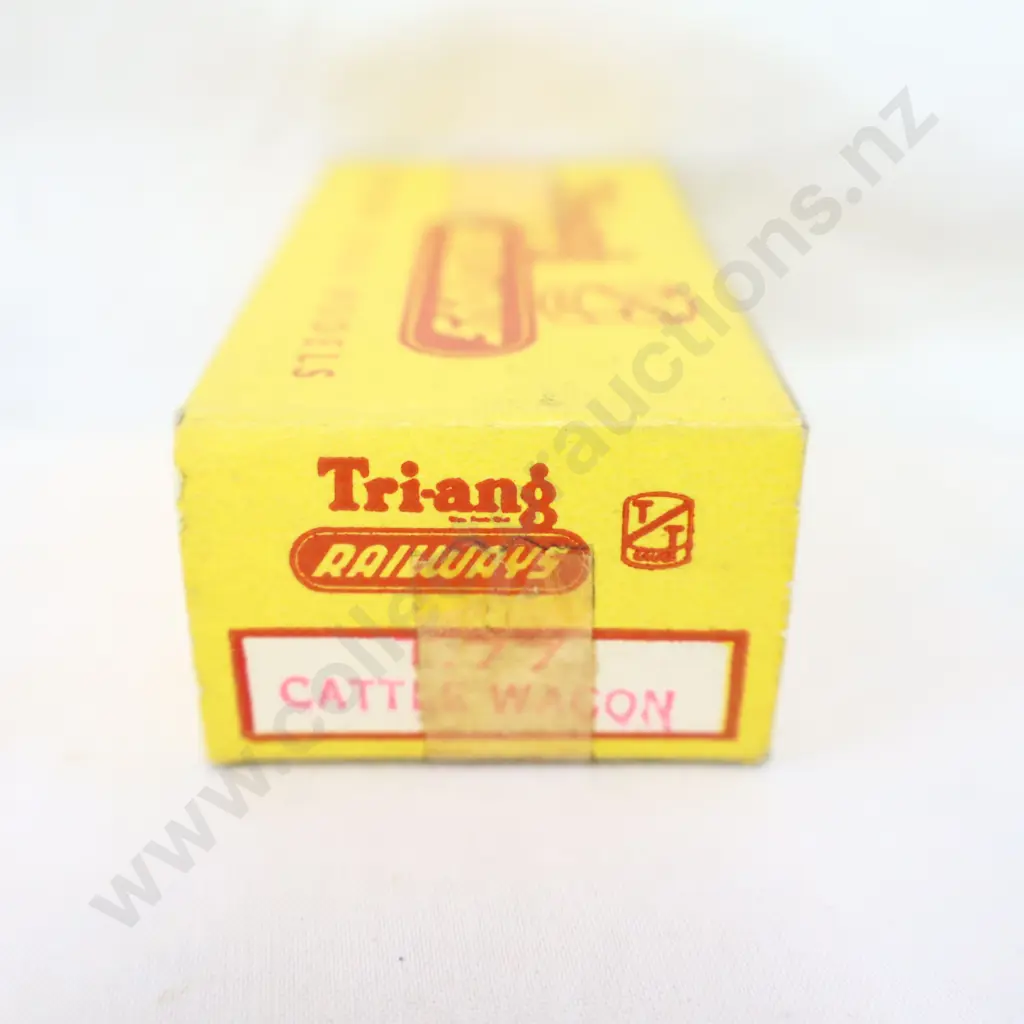 Tri-ang T -77 Cattle wagon  Image 1++