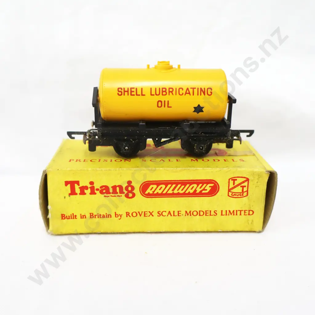 Tri-ang  T 75  Shell fuel oil tank wagon Image 1++
