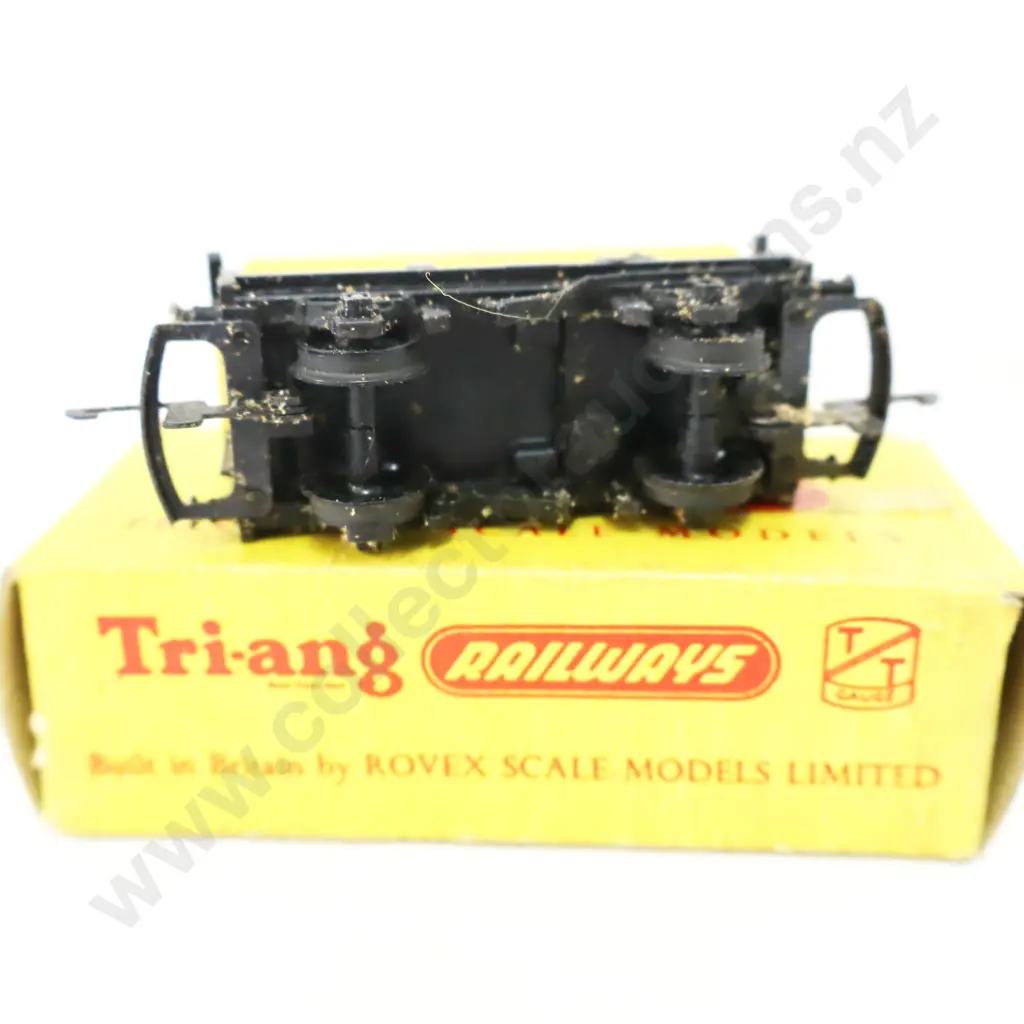 Tri-ang  T 75  Shell fuel oil tank wagon Image 1++