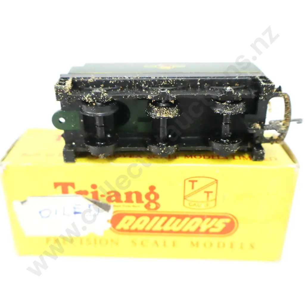 Tri-ang T -94  Merchant Navy Tender  Image 1++