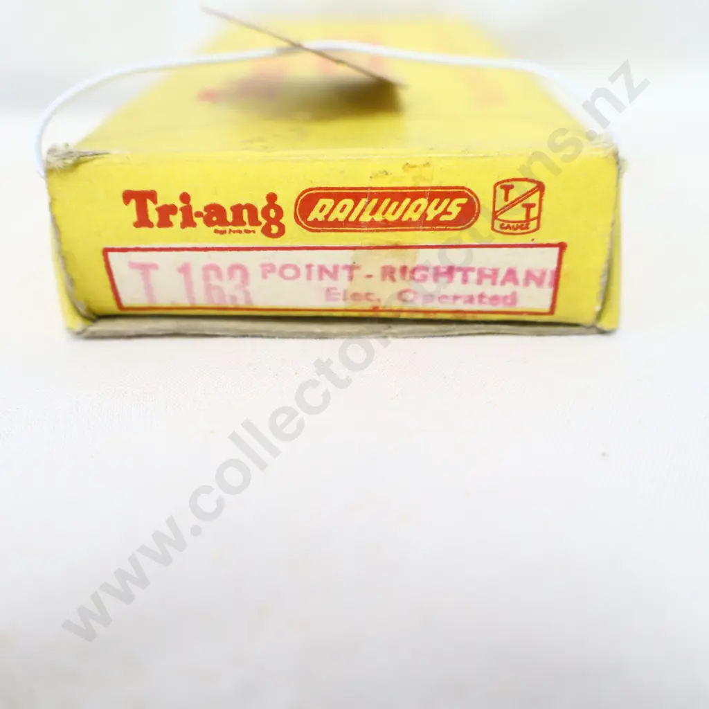 Tri-ang T .163 Point right hand Elec operated Type B  Image 1++