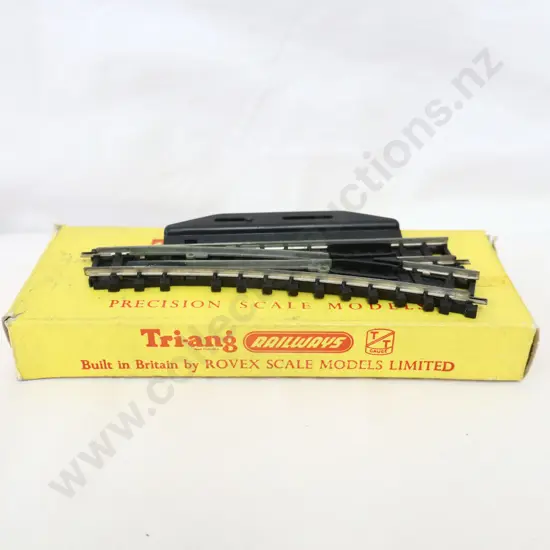Tri-ang T .163 Point right hand Elec operated Type B 