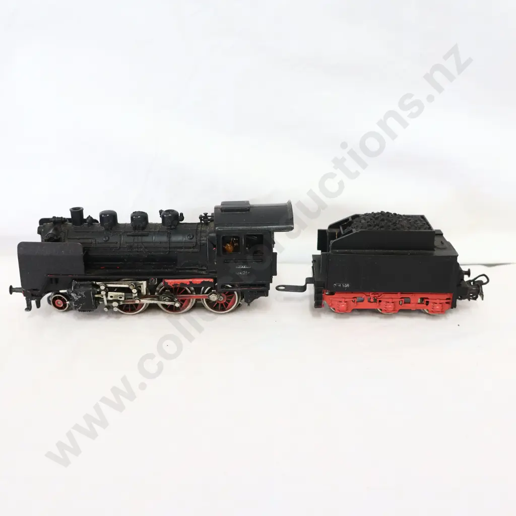 Marklin  HO Steam locomotive and Tender Image 1++