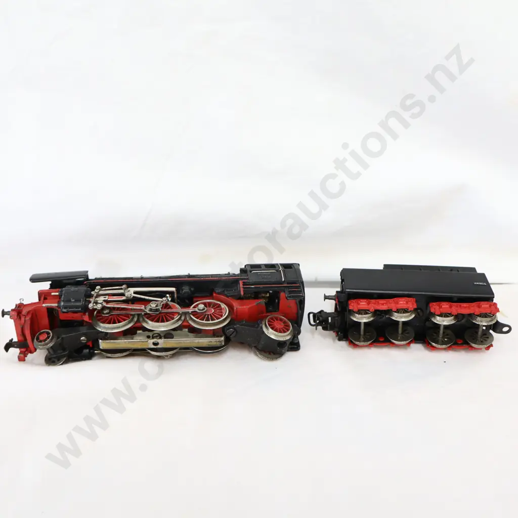 Marklin HO Steam Locomotive and Tender  Image 1++