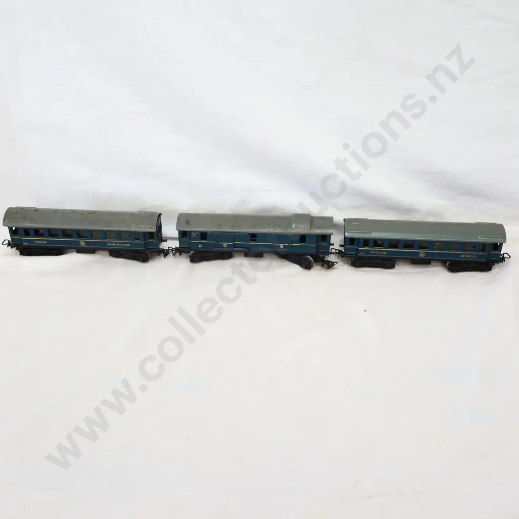 Marklin  HO   Sleeping  ,Resturant  A & B  Carriages   No Box  Image 1++