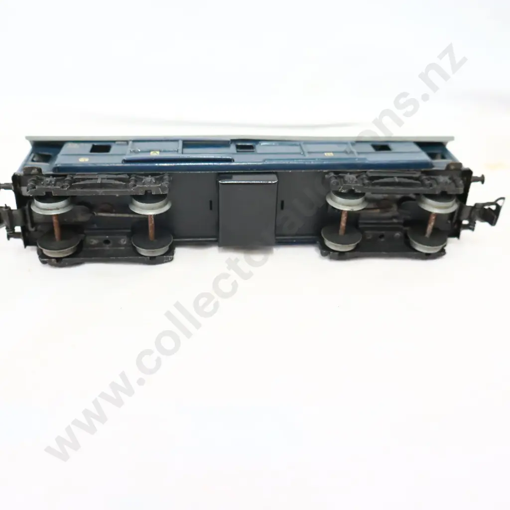 Marklin  HO   Sleeping  ,Resturant  A & B  Carriages   No Box  Image 1++