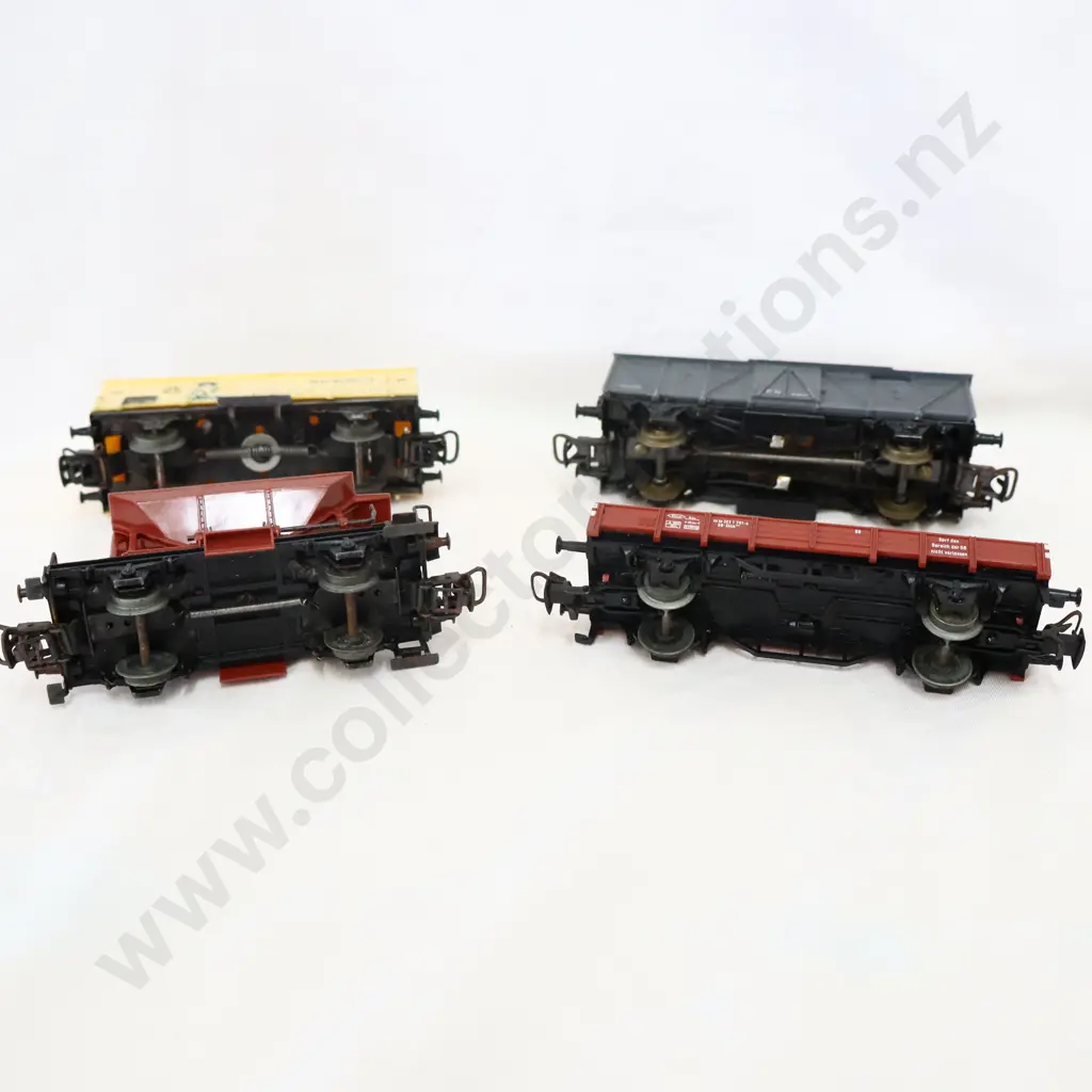 Marklin 4 x  Assorted  2x covered  1 x low sided  1  x Hopper   No Boxes  Image 1++
