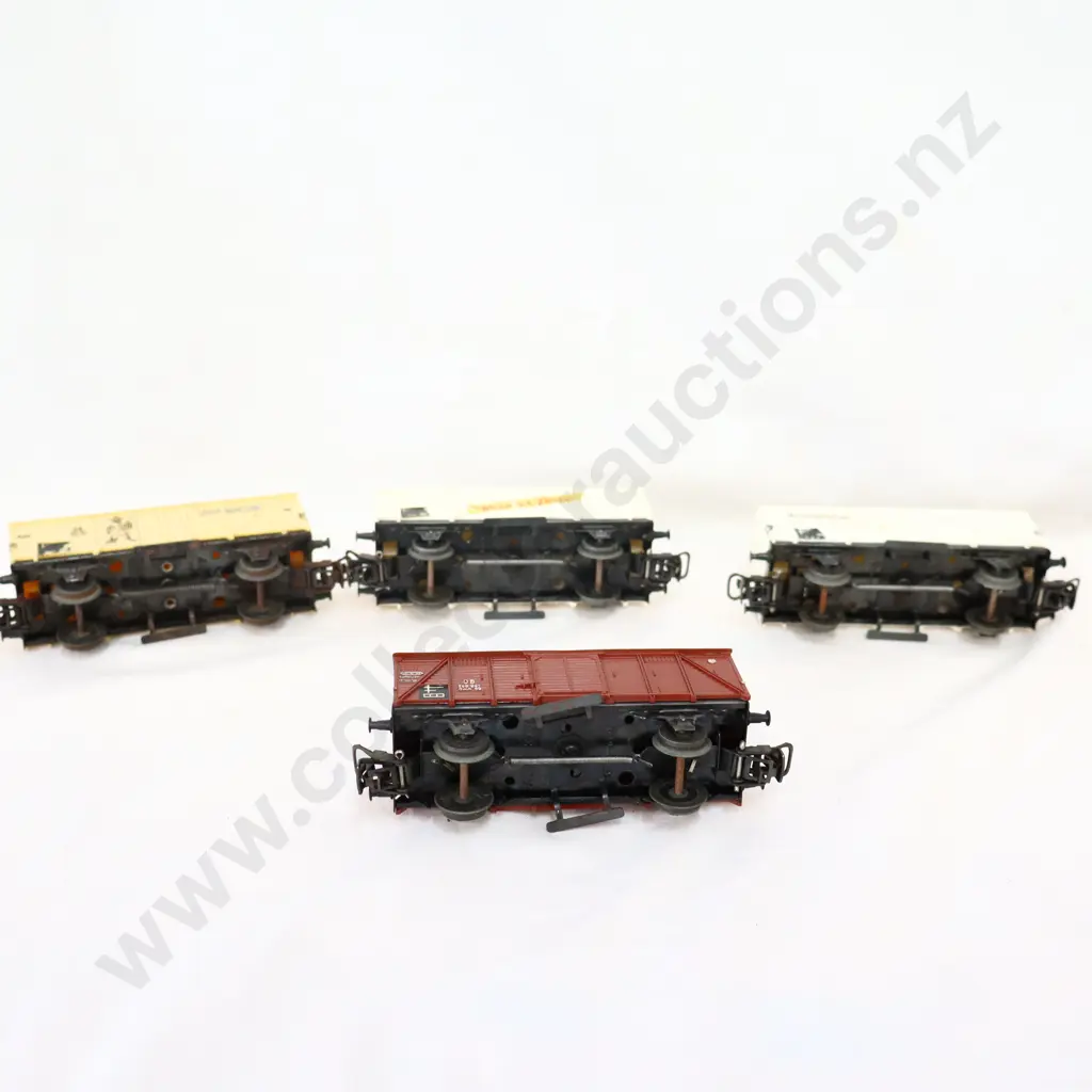 Marklin  4 x  Assorted covered  Goods Wagons   No Boxes Image 1++