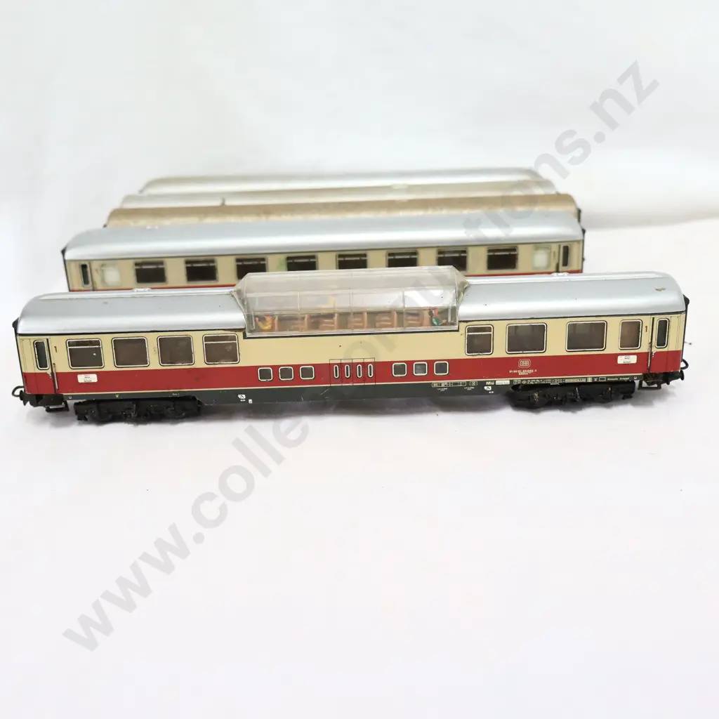 Marklin  7 x  Assorted Passenger Cartiages   Not Boxed  Image 1++