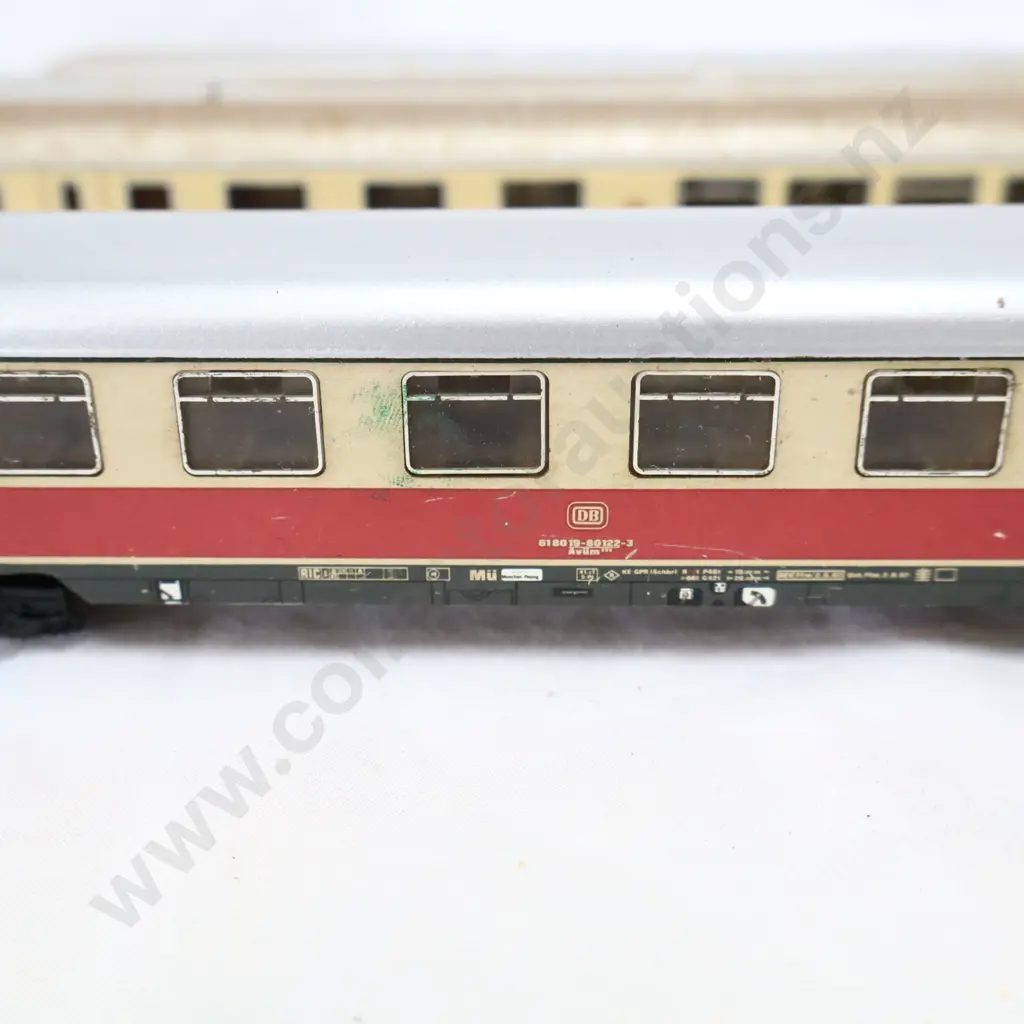 Marklin  7 x  Assorted Passenger Cartiages   Not Boxed  Image 1++