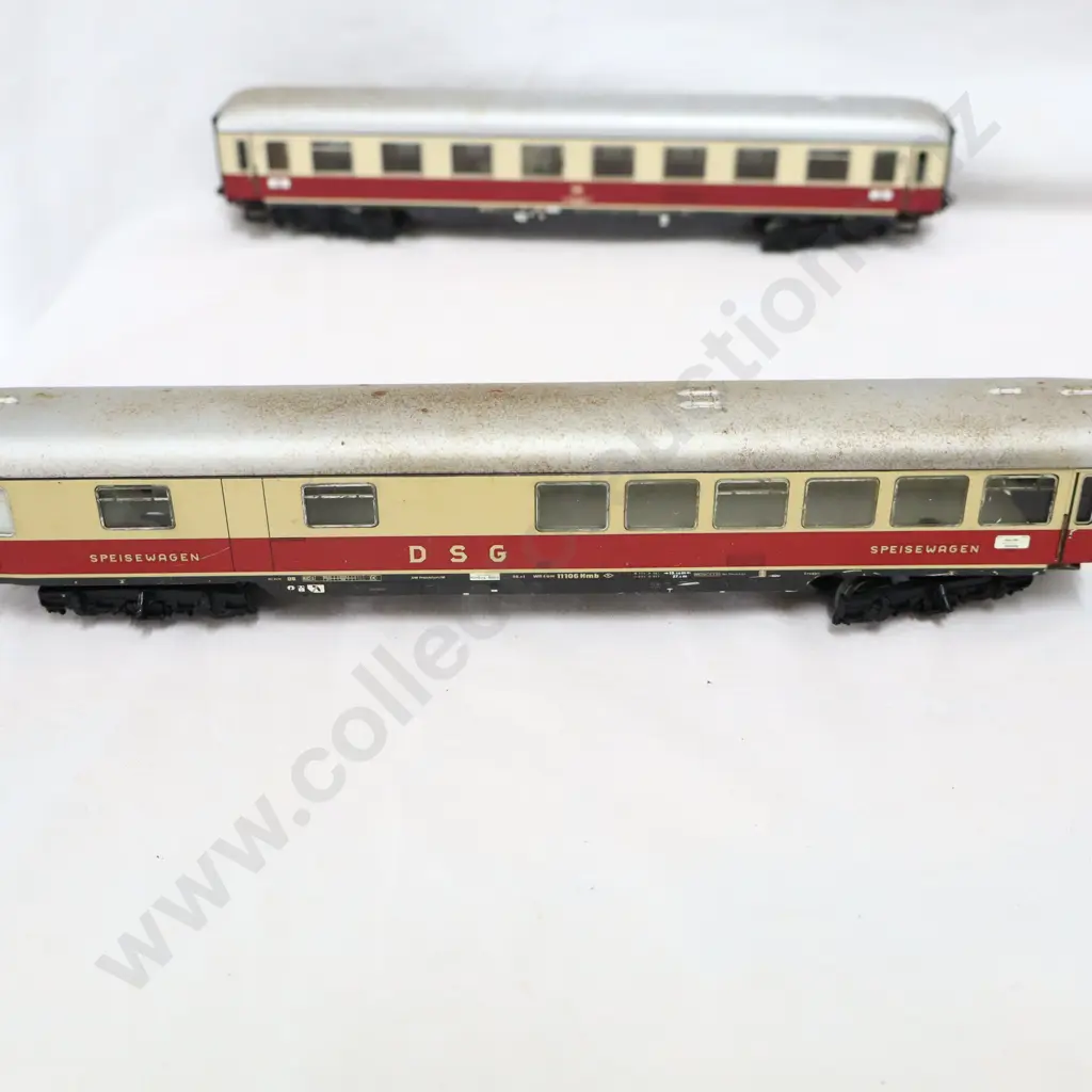 Marklin  7 x  Assorted Passenger Cartiages   Not Boxed  Image 1++