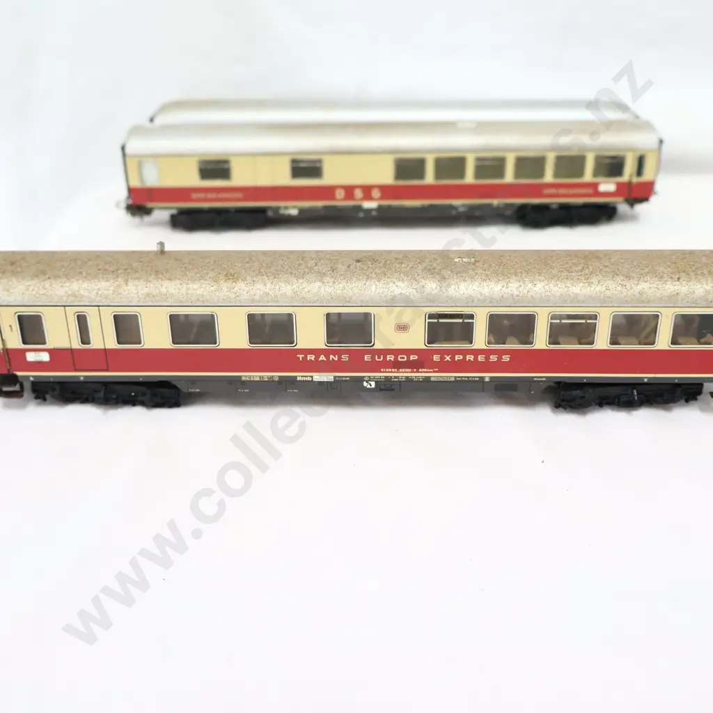 Marklin  7 x  Assorted Passenger Cartiages   Not Boxed  Image 1++