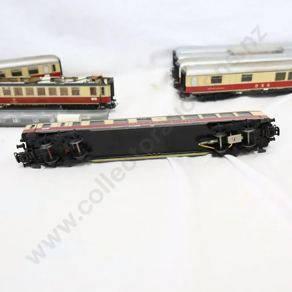 Marklin  7 x  Assorted Passenger Cartiages   Not Boxed  Image 1++
