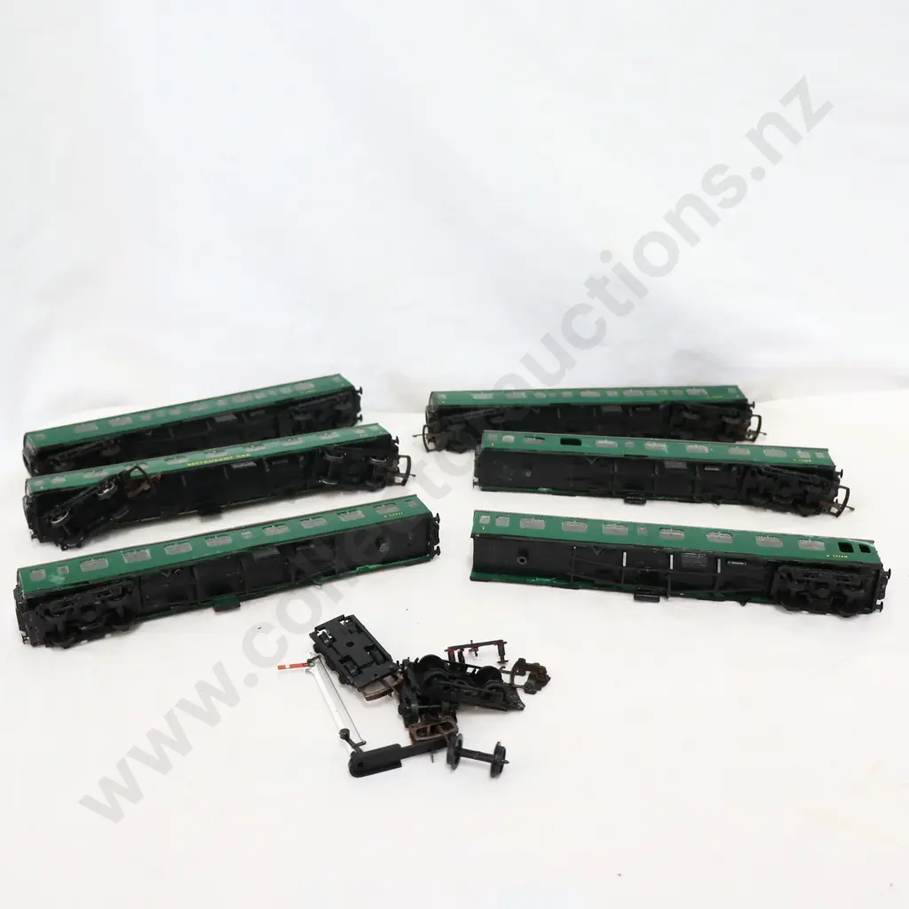 Kit Master 6 x Assorted carriages  Not completed  No Boxes  Image 1++