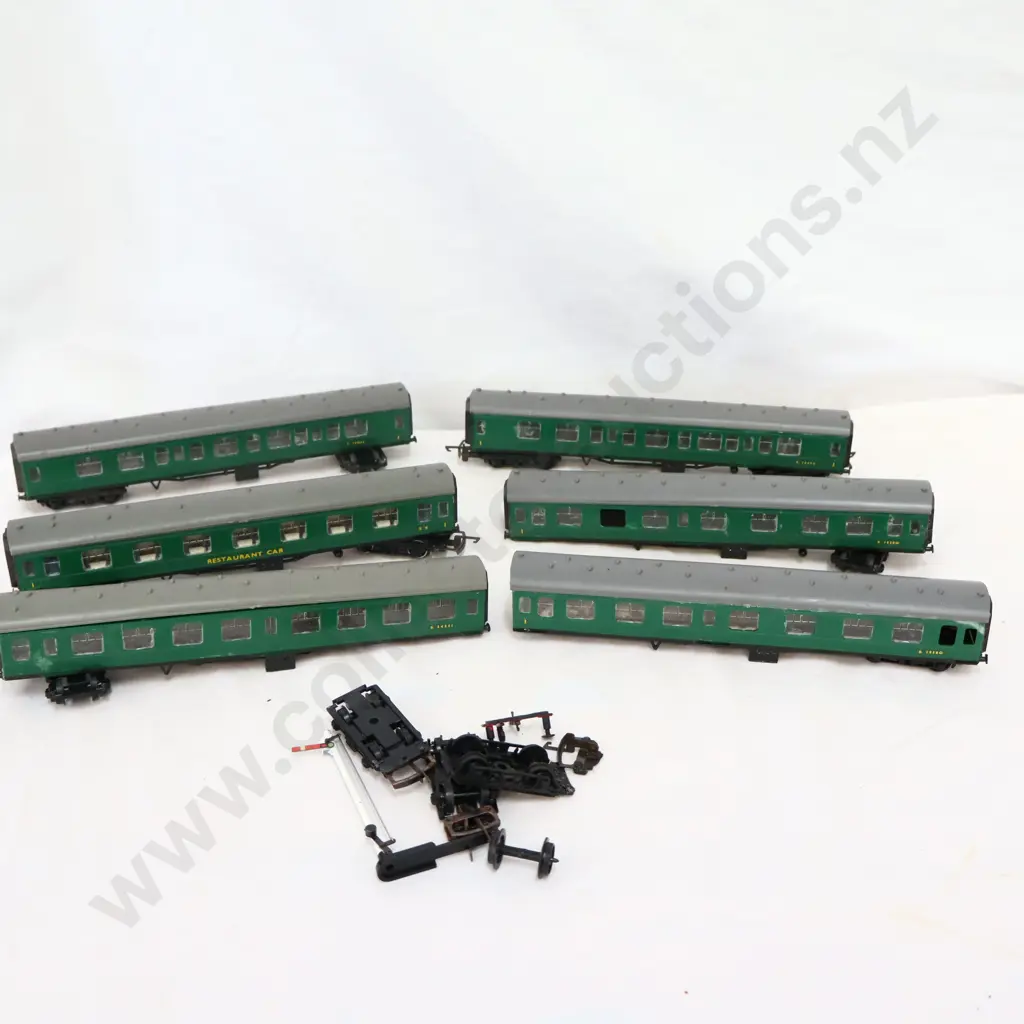 Kit Master 6 x Assorted carriages  Not completed  No Boxes  Image 1++
