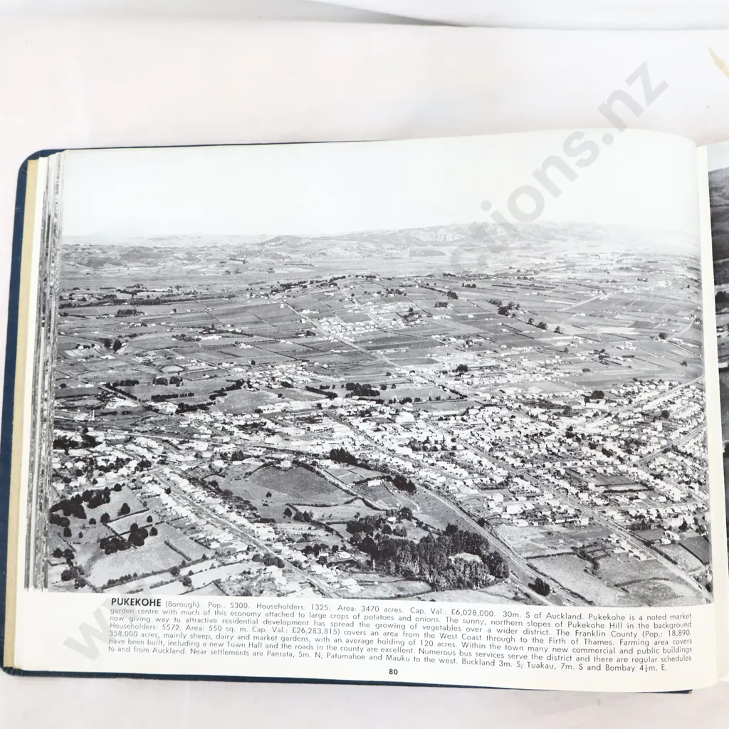 Hard Cover Pictorial  Reference  Air views of  NZ Book  Image 1++