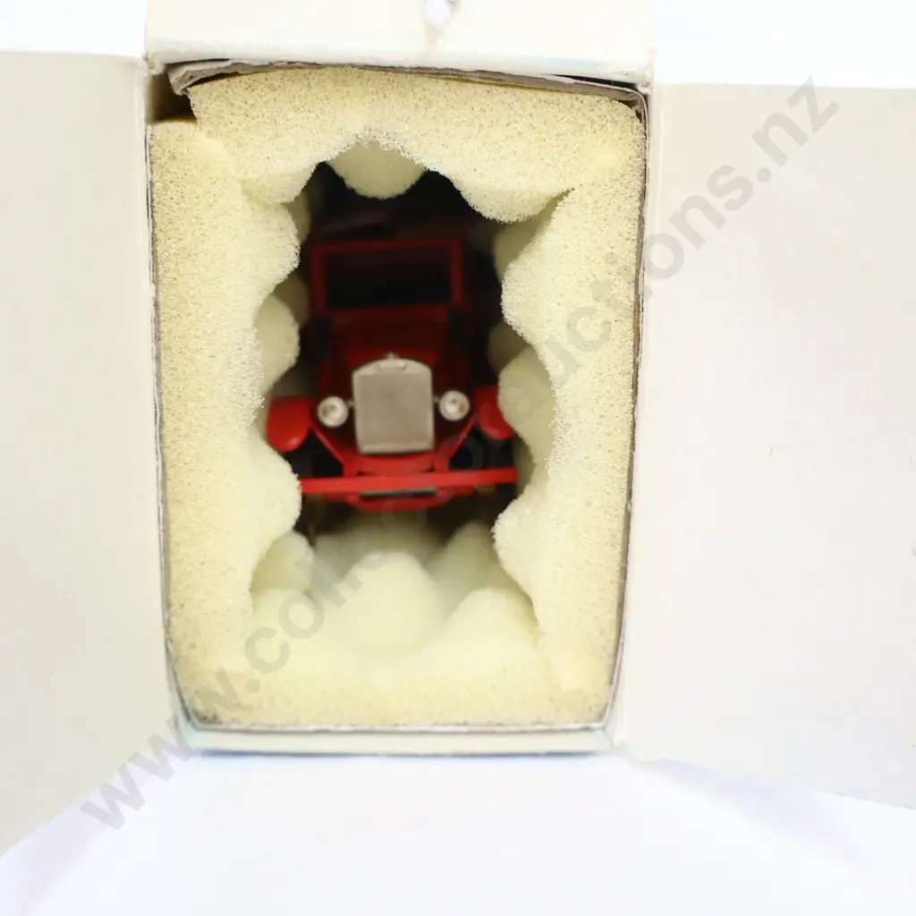 Conrad  Volvo  1928 Fire Truck  1: 43  Image 1++