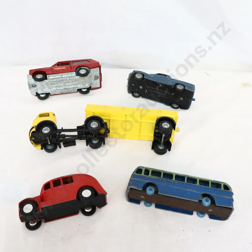 Assorted loose car x 5  Image 1++