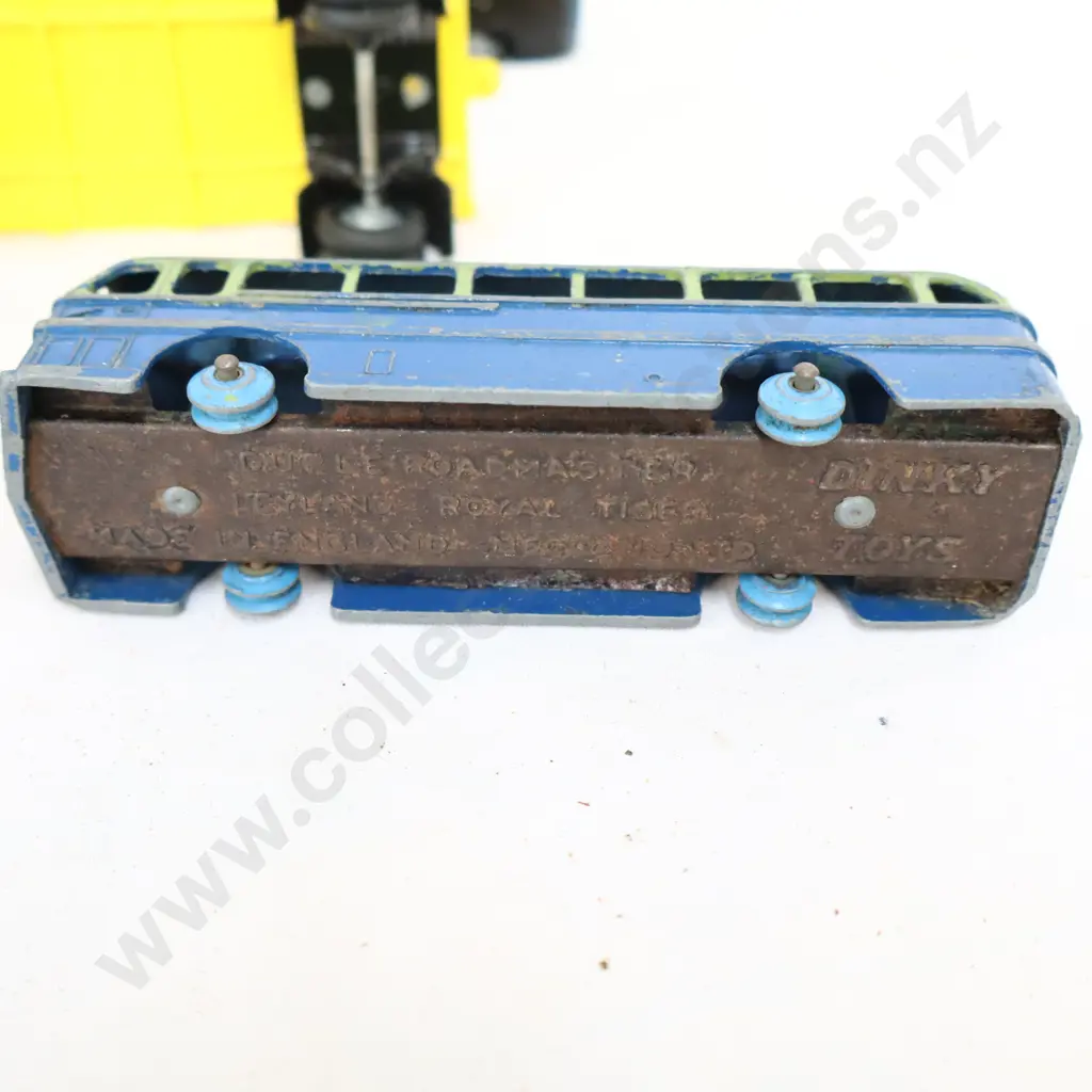 Assorted loose car x 5  Image 1++