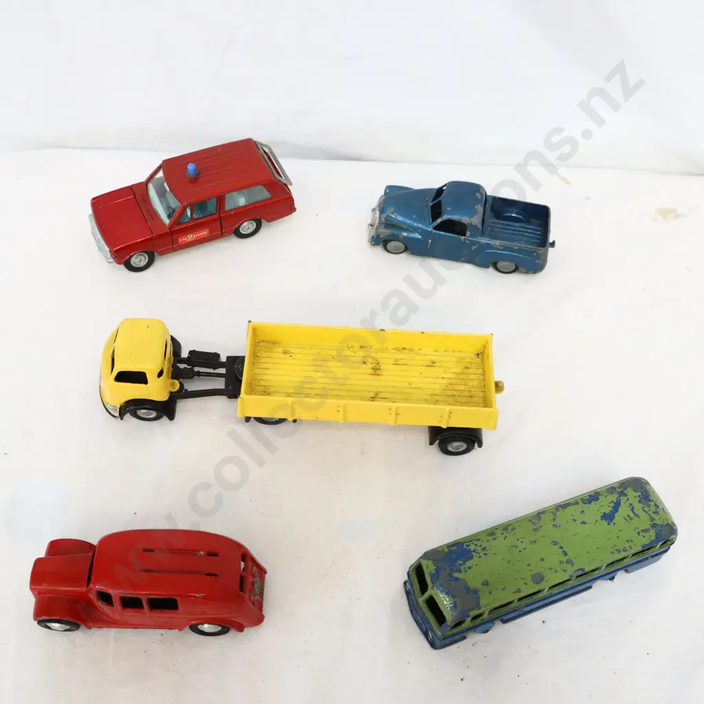 Assorted loose car x 5  Image 1++