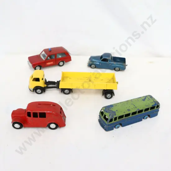 Assorted loose car x 5 