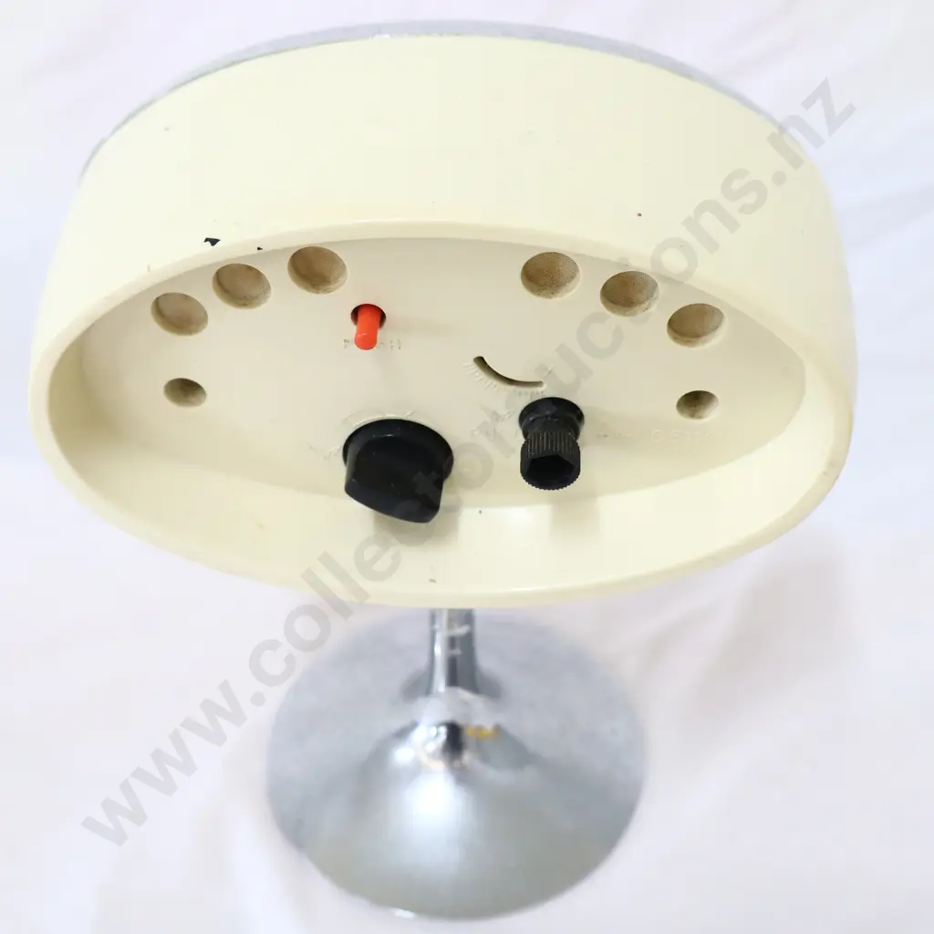 Assorted  Items, Clock, lighter  2x flasks Image 1++